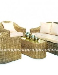 furniture rotan dengan model kursi tamu