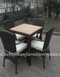 Mebel rotan dengan tipe Meja makan minimalis