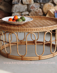 Meja teras rotan tradisional